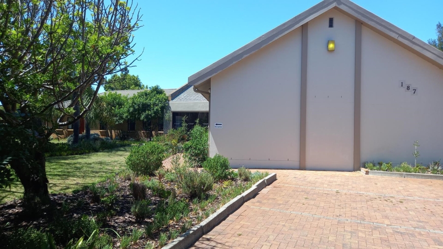 To Let commercial Property for Rent in Pinelands Western Cape